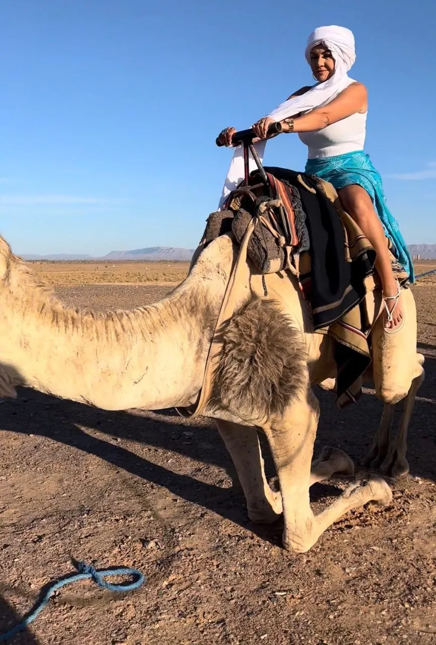 Dani em passeio no deserto